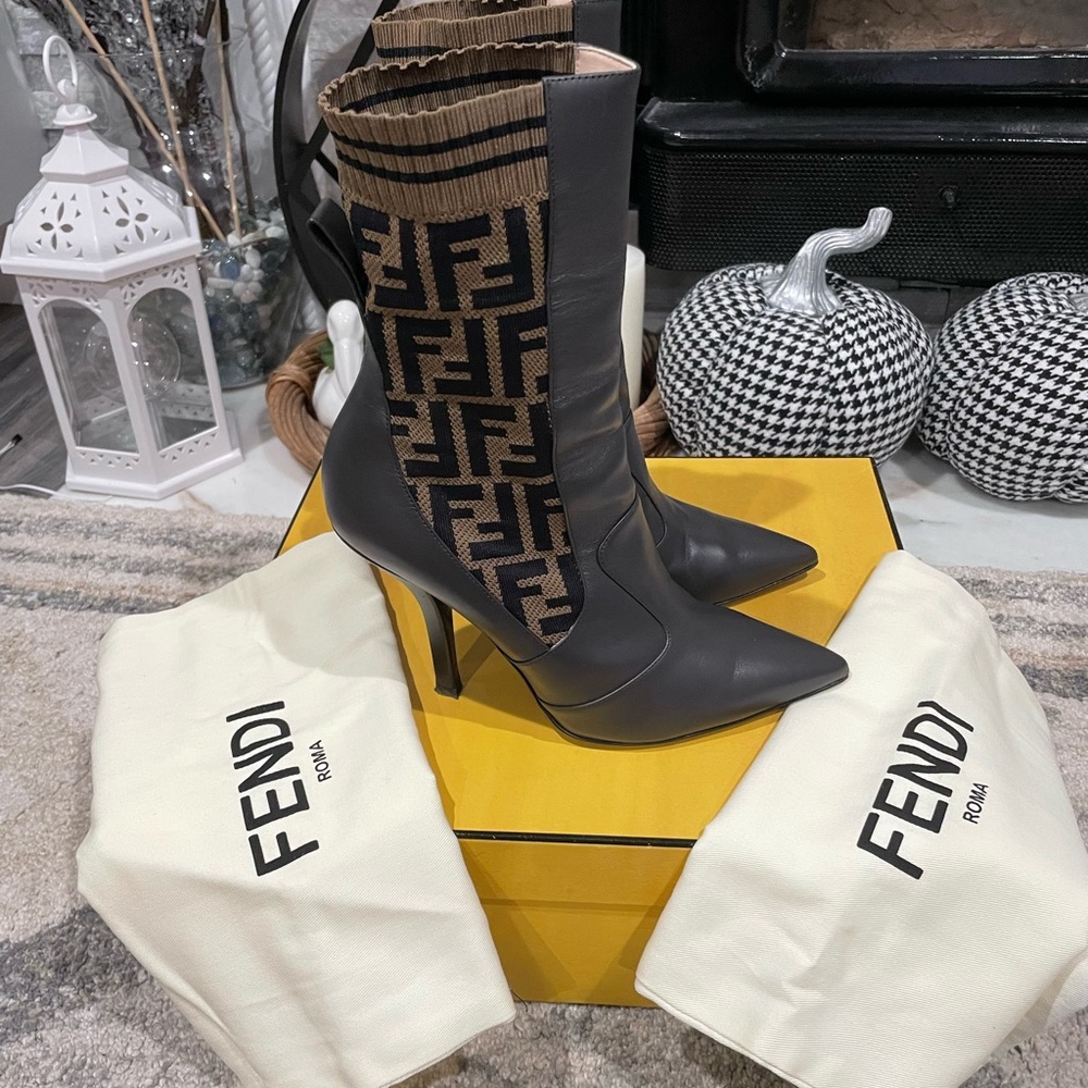 Fendi Dark Brown/Beige Rockoko Logo Heels Boots/Booties good co sitio. Sz 10